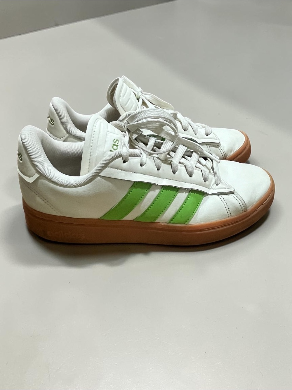 adidas Originals Grand Court Alpha Off-White Lucid Lime Green Gum Sole Size 8.5